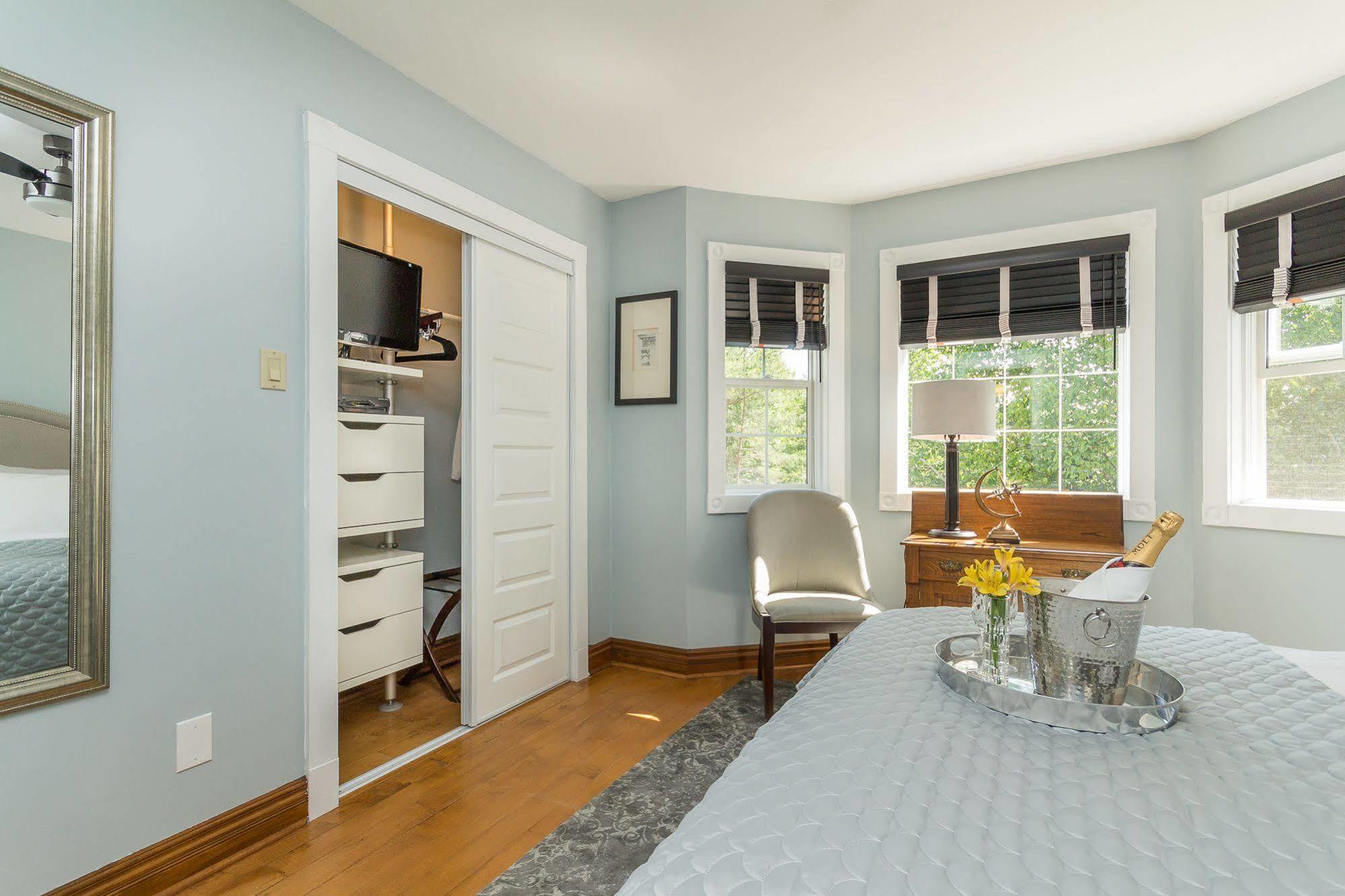 Craigleith Manor Bed & Breakfast Коллингвуд Экстерьер фото