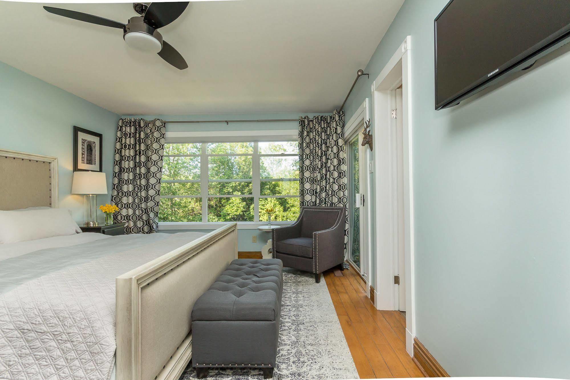 Craigleith Manor Bed & Breakfast Коллингвуд Экстерьер фото