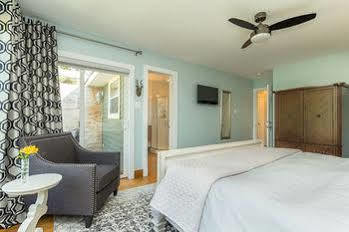 Craigleith Manor Bed & Breakfast Коллингвуд Экстерьер фото